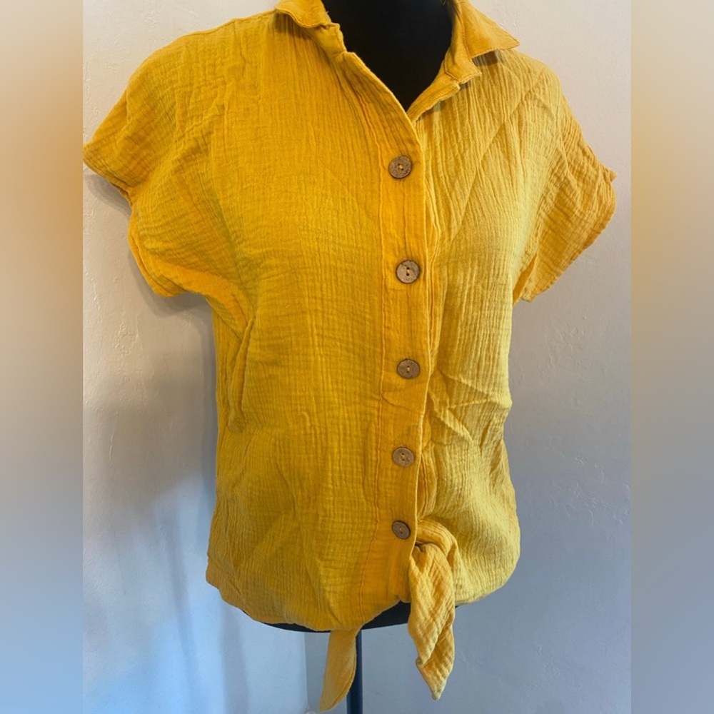 Women’s Short Sleeve Top (Size M)